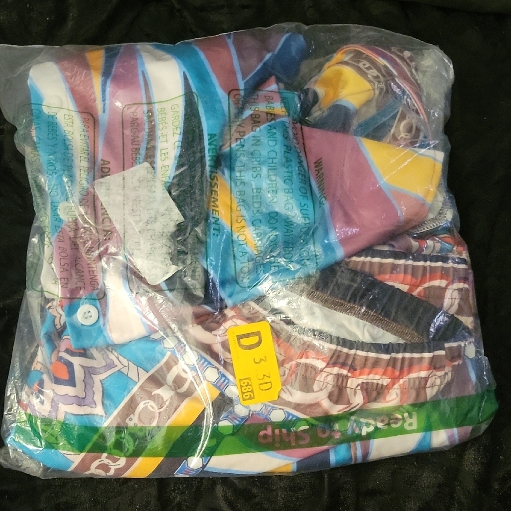 Vibrant Women's Patterned Pantsuit - Picture 4 of 4